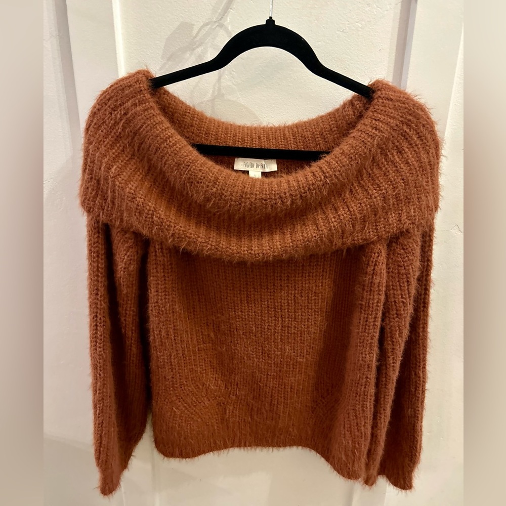 🌶️ *NWT* Fashion on Earth Sweater. Super soft Burnt Orange. Size Large